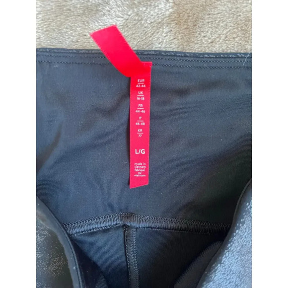 Spanx Faux Leather Quilted Moto Distressed  Black Leggings Women’s‎ Size L - Picture 2 of 6